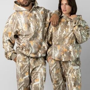NWOT COMFRT COLLECTION Hoodie Limited Edition: Adirondack